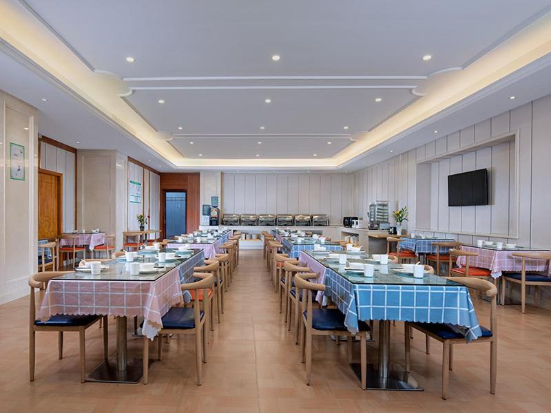 Vienna International Hotel Zhuhai Qinlv Middle Road Haibin photo