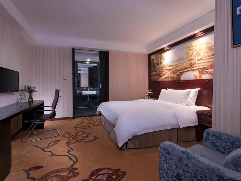 Vienna International Hotel Shantou Chenghai Waisha Bridge photo