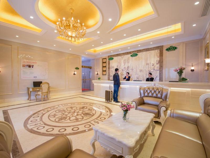 Vienna Hotel Shenzhen Huawei Bantian Wuhe Avenue North Bantian Metro Station