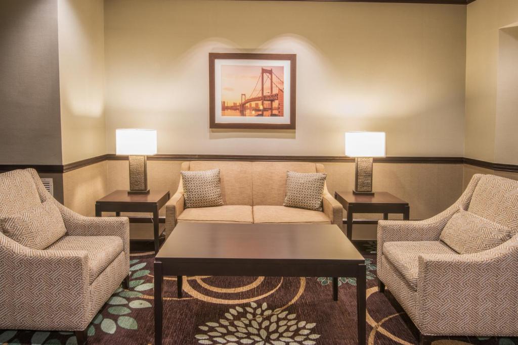 Staybridge Suites Columbus-Airport photo