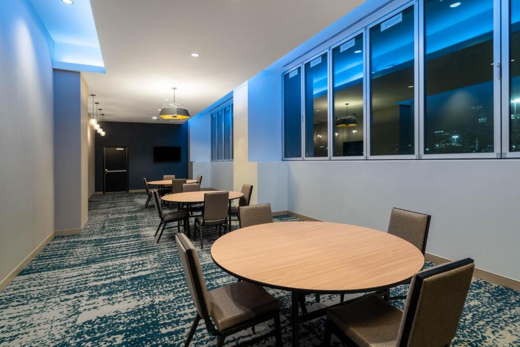 ラ キンタ イン & スイーツ バイ ウィンダム ナッシュビル ダウンタウン/スタジアム (La Quinta Inn & Suites by Wyndham Nashville Downtown/Stadium) 会議室