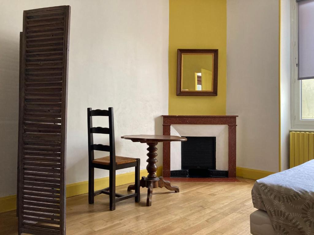 VALS-LES-BAINS Source Sirène, Vals-les-Bains