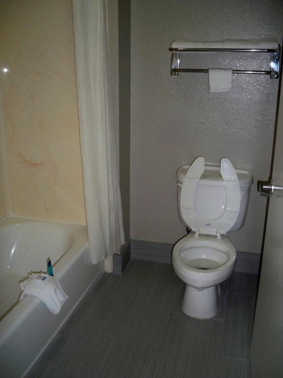 Scottish Inn and Suites Beaumont photo