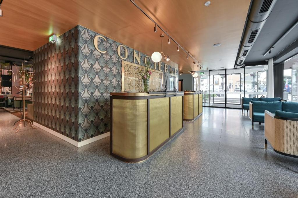 フロント・ロビー