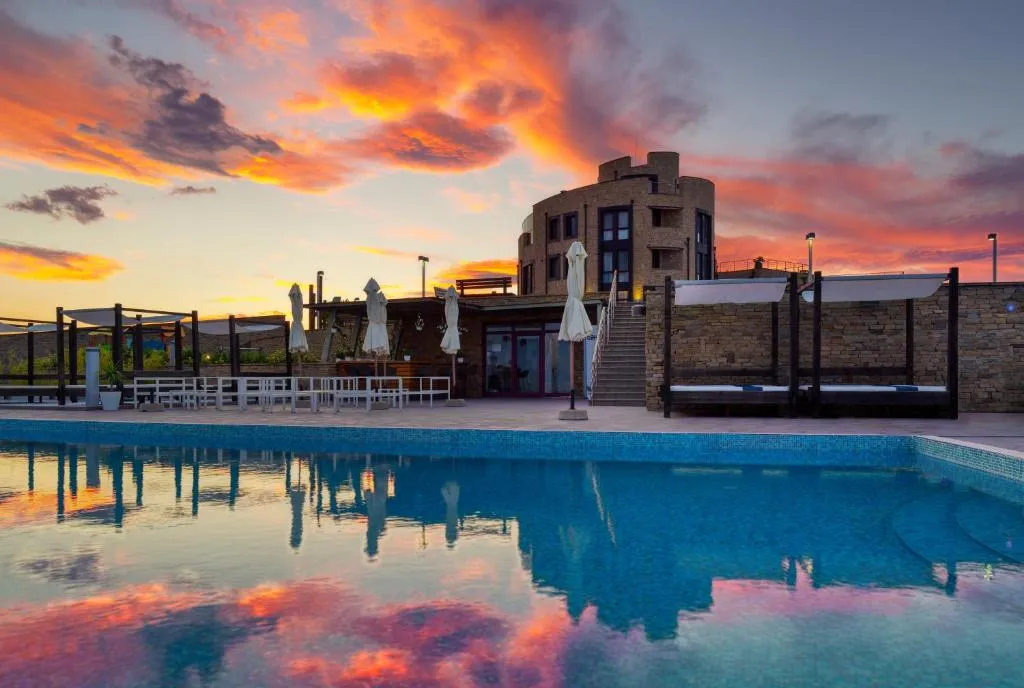 Hotel Soli Invicto，位于Elenovo的酒店