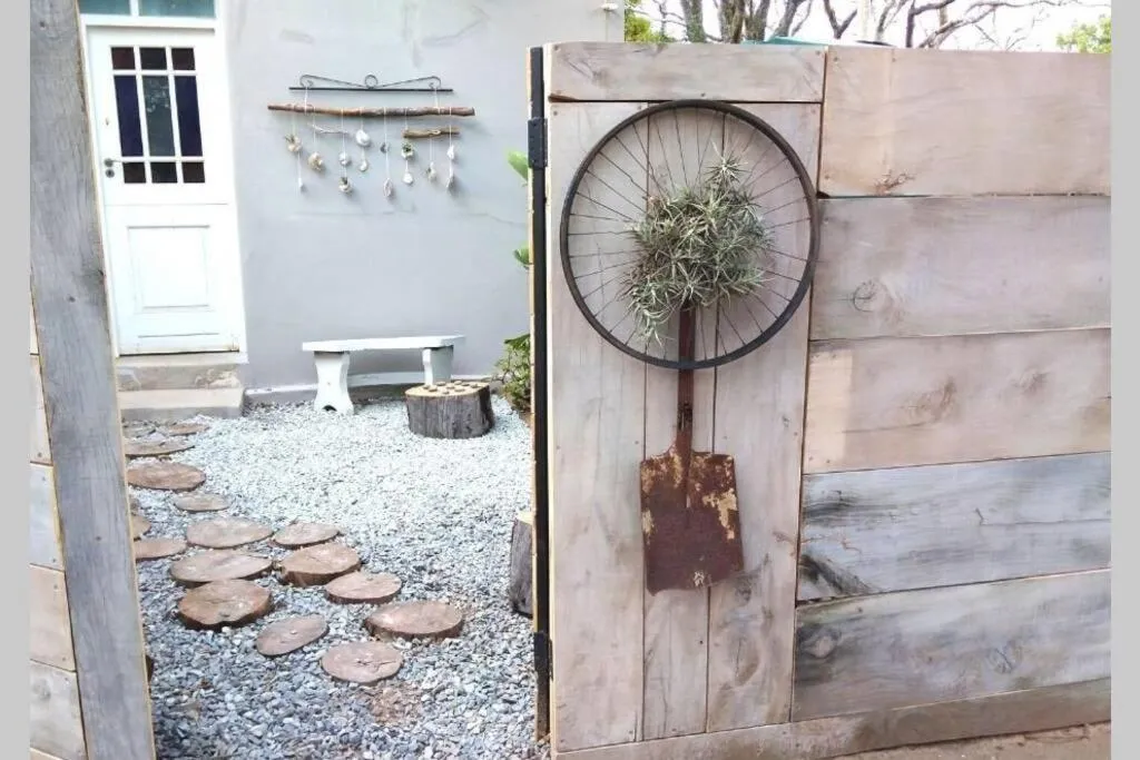 The Homestead - Simple Farm-Style Accommodation, hotel v destinaci Port Alfred