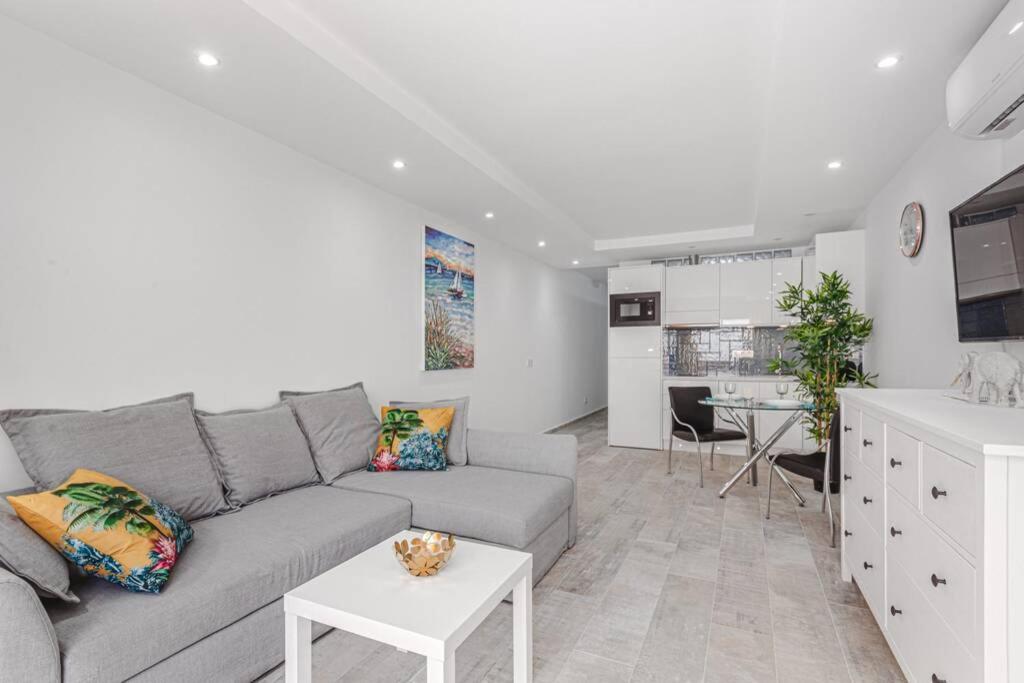 Tenerife Royal Gardens One Bedroom Apartment - 4