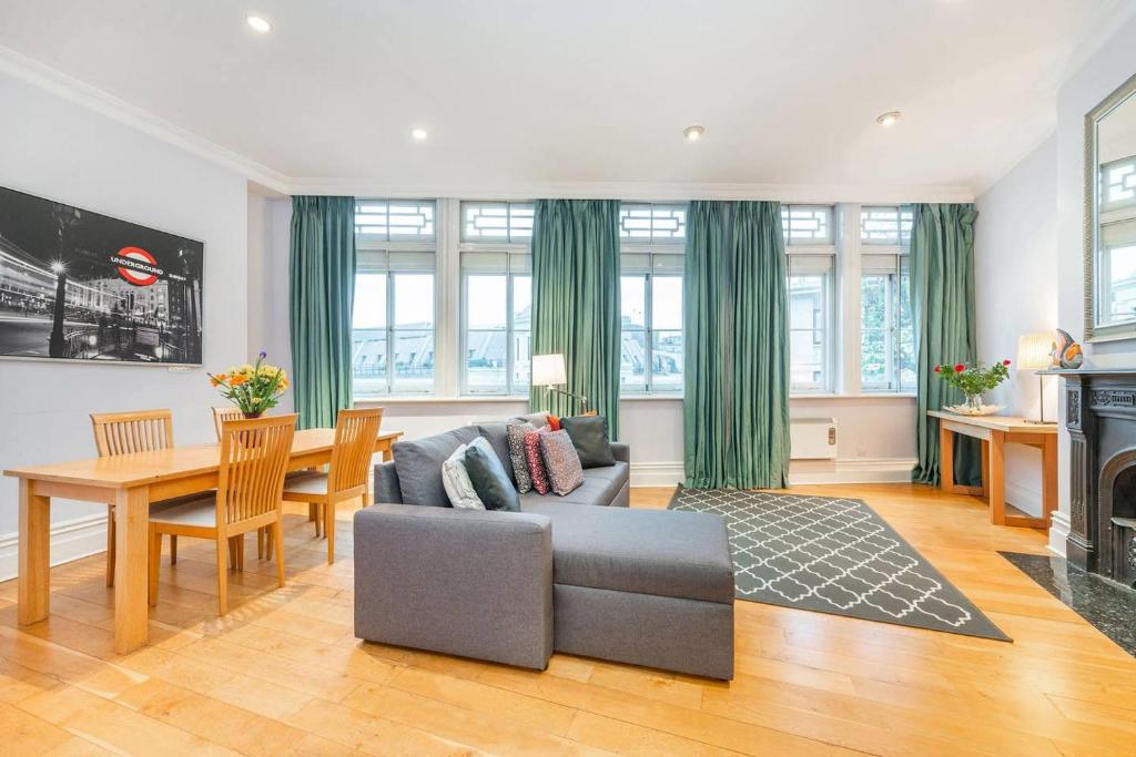Modern 1BR apartment with terrace 3 mins from Trafalgar Square
