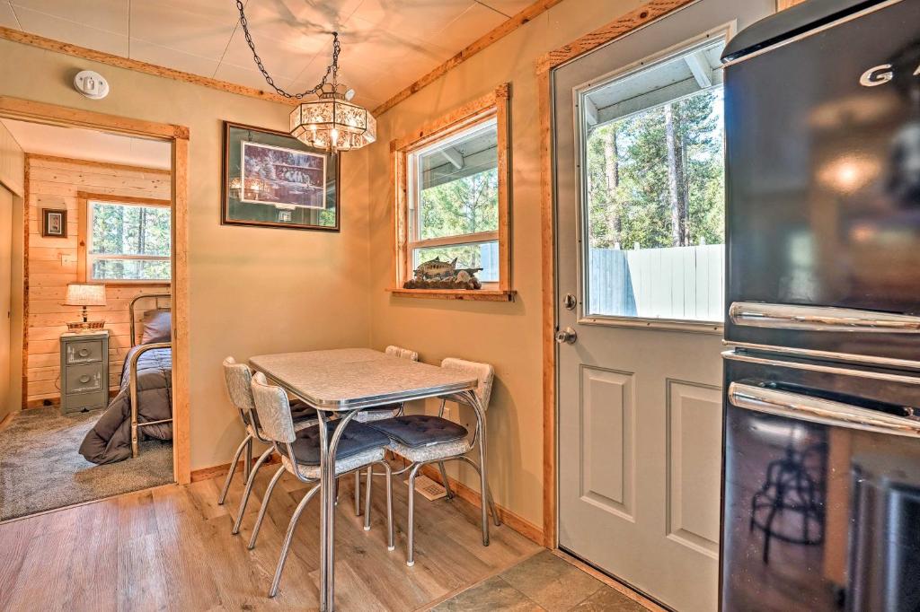 High Lakes Hideaway La Pine Fishing Cabin 전경