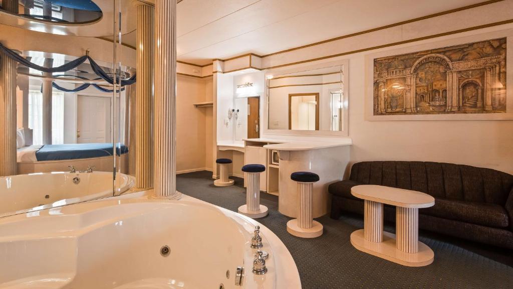 Best Western Designer Inn And Suites Photo 28