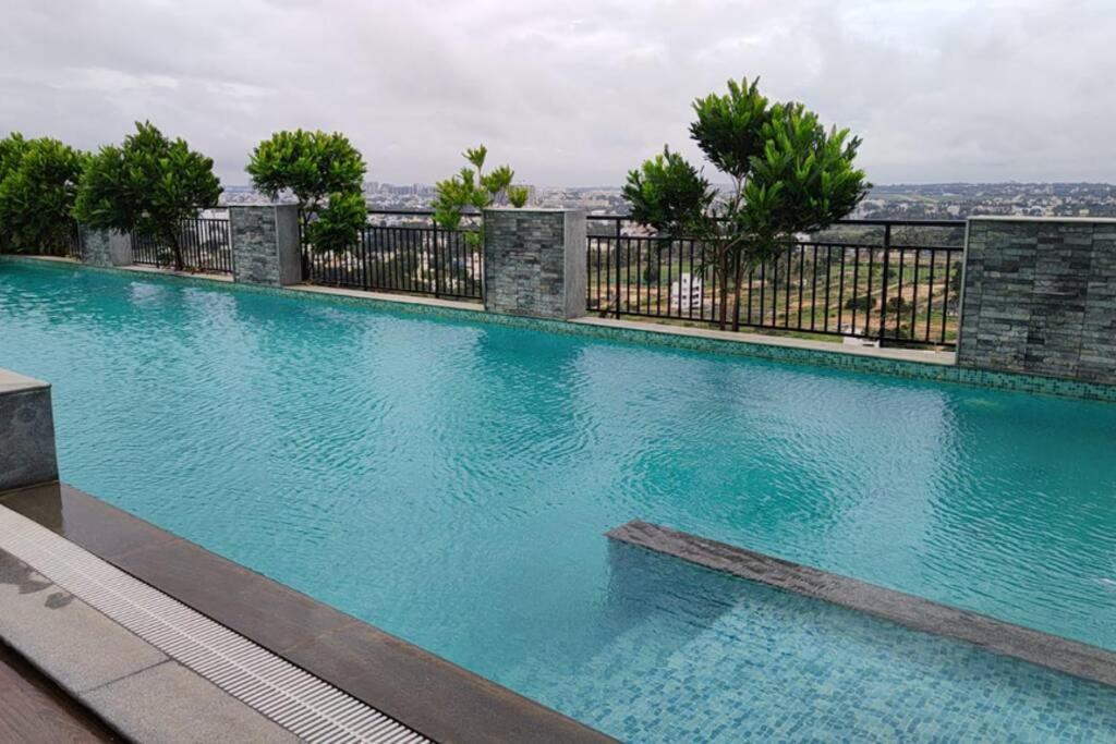 2BHK Lux Home Manyata Airport Hennur Pool Gym BH02 — Hotel in Bangalore
