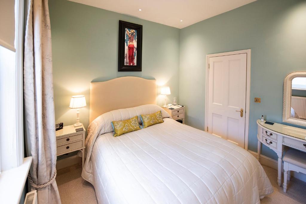 Arkle - Five Star Town Centre Apartment, Cheltenham photo