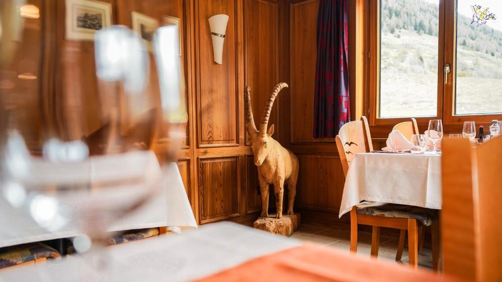 Hotel Alpina - 3