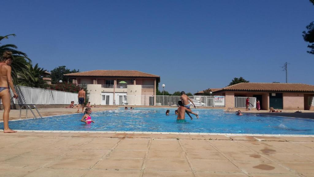 Gîte classé 3 étoiles dans résidence standing avec - Piscine Clim Parking Wifi Prêt Vélos - Ménage et linge non inclus - 4