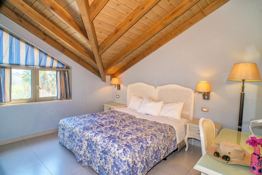 Efrosini Village — Hotel rooms in Kateleios, Ionian Islands