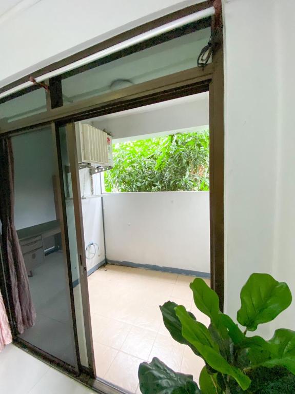 RoomQuest Bangkok Chaeng Watthana photo