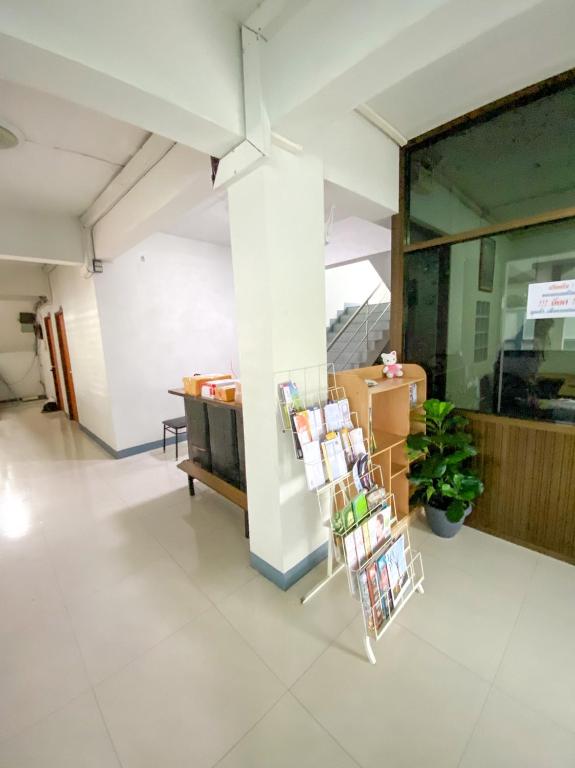 RoomQuest Bangkok Chaeng Watthana photo