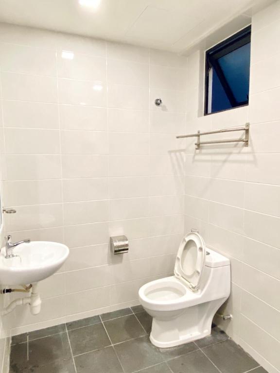 NEW Landmark Residence 2, Studio for 2 pax, High floor, Nice View, Free Parking, Budget Stay photo