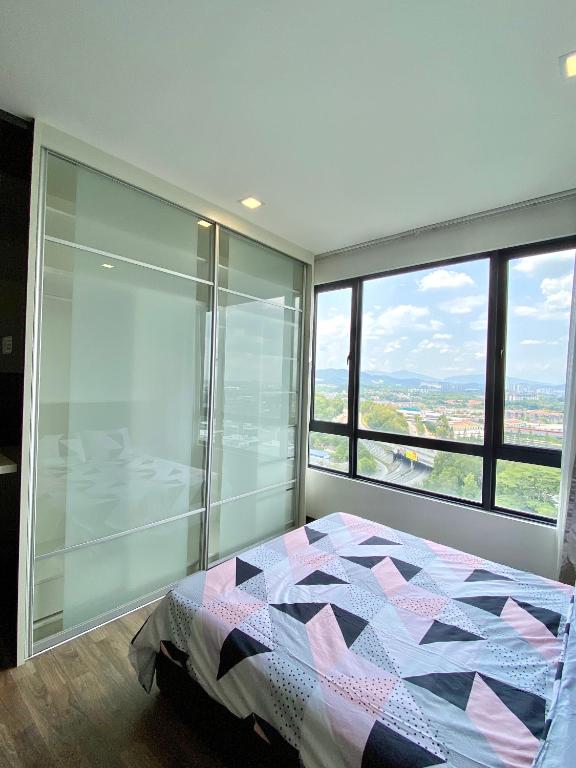 NEW Landmark Residence 2, Studio for 2 pax, High floor, Nice View, Free Parking, Budget Stay photo