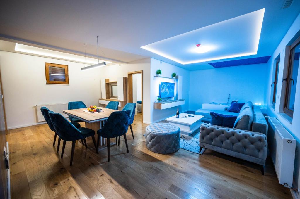 Avila Apartments - 2
