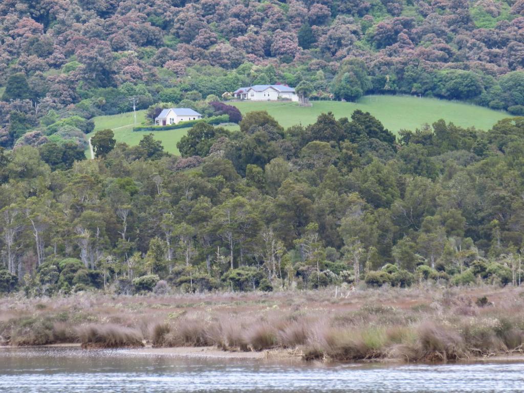 Hilltop Accommodation Catlins — Hotel in Papatowai