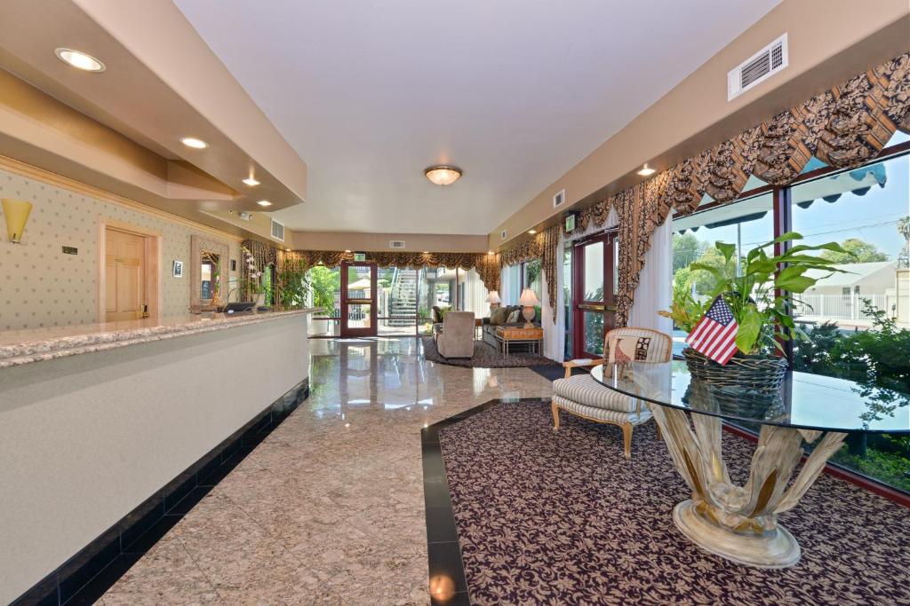 Tarzana Inn Photo 8
