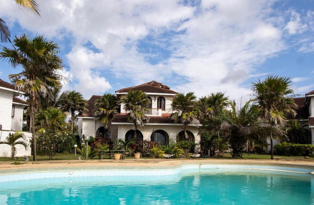 Apartments on beachfront in Mombasa, Kenya reviews, prices