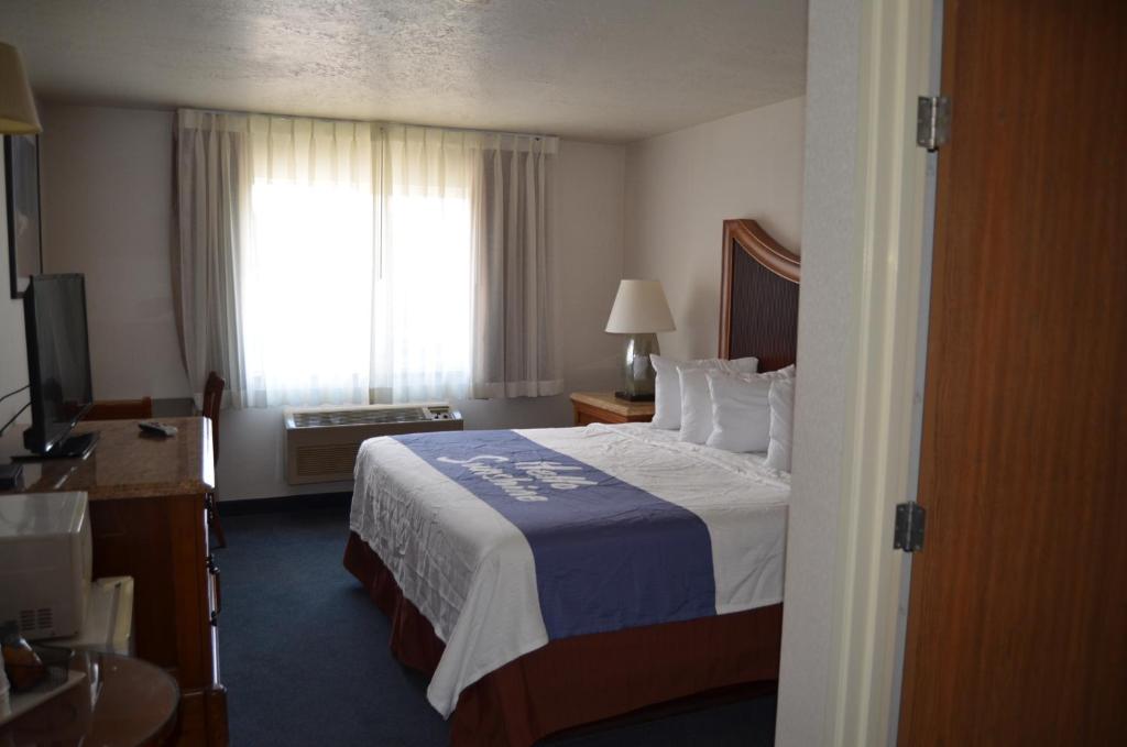 Days Inn by Wyndham Torrey Capital Reef photo