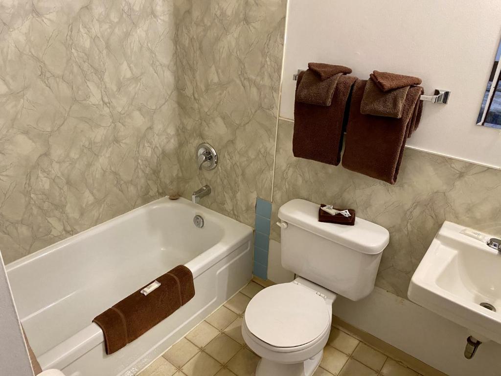 Hitching Post Motel photo