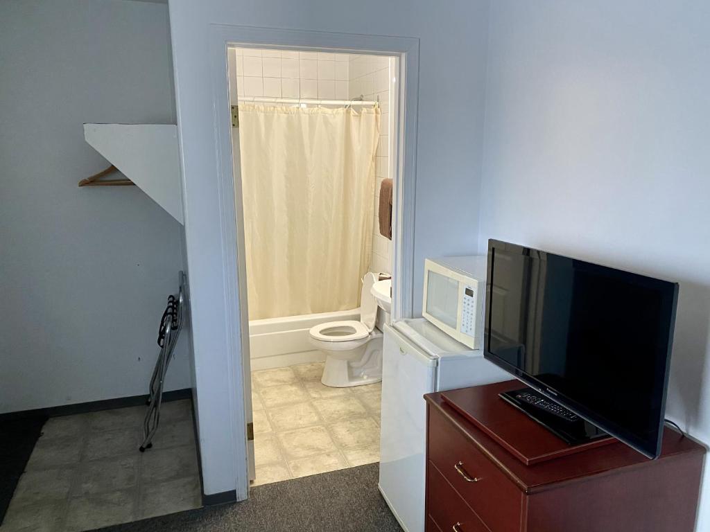 Hitching Post Motel photo