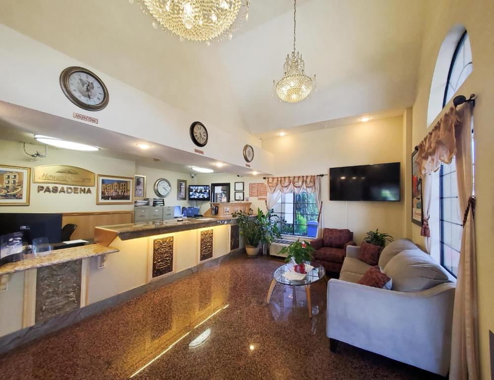 Howard Johnson by Wyndham Pasadena photo