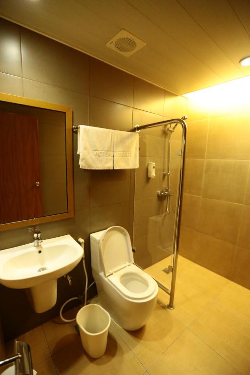 Bathroom, Hotel Ava Cuneta in Manila