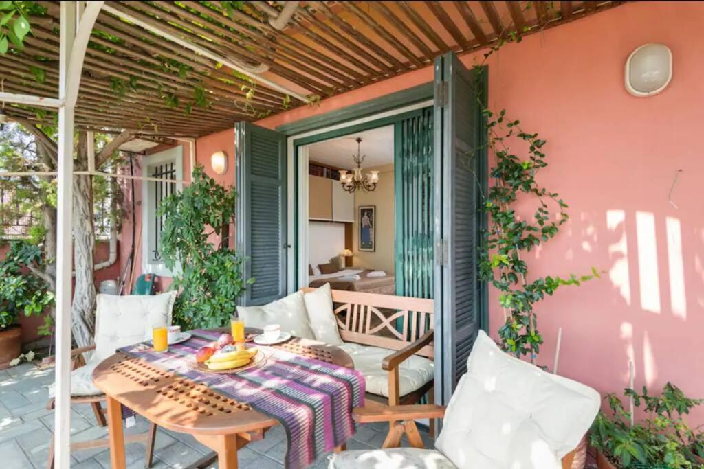 Ano Poli stay with private terrace and view — Hotel in Thessaloniki