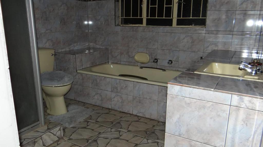 Warmbaths Thai Spa and Guest House photo