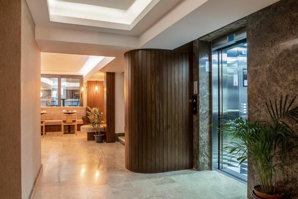 フロント・ロビー