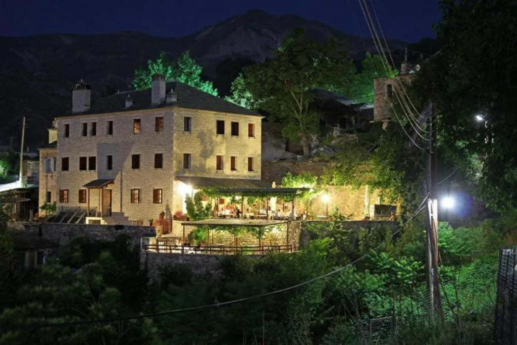Αρχοντικό Βογιάρου, hotel in Kalarrites
