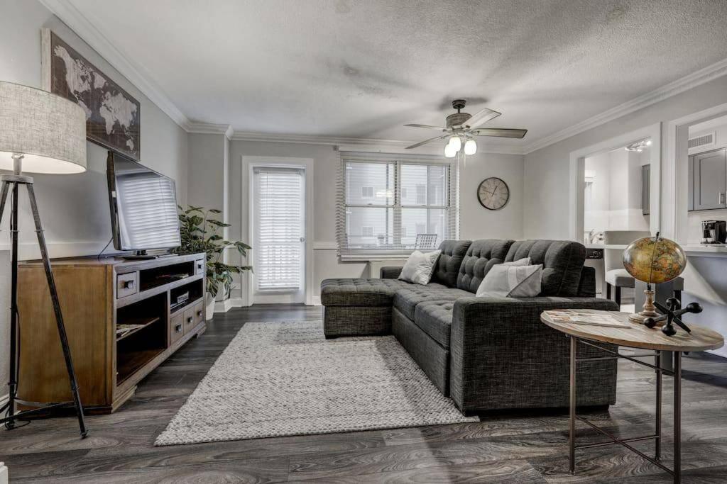 Stayatl Downtown High Rise Condo — Hotel in Atlanta (GA)