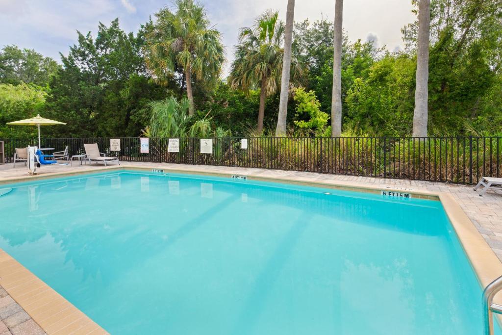 Holiday Inn Express Hotel & Suites Largo-Clearwater By IHG スイミングプール
