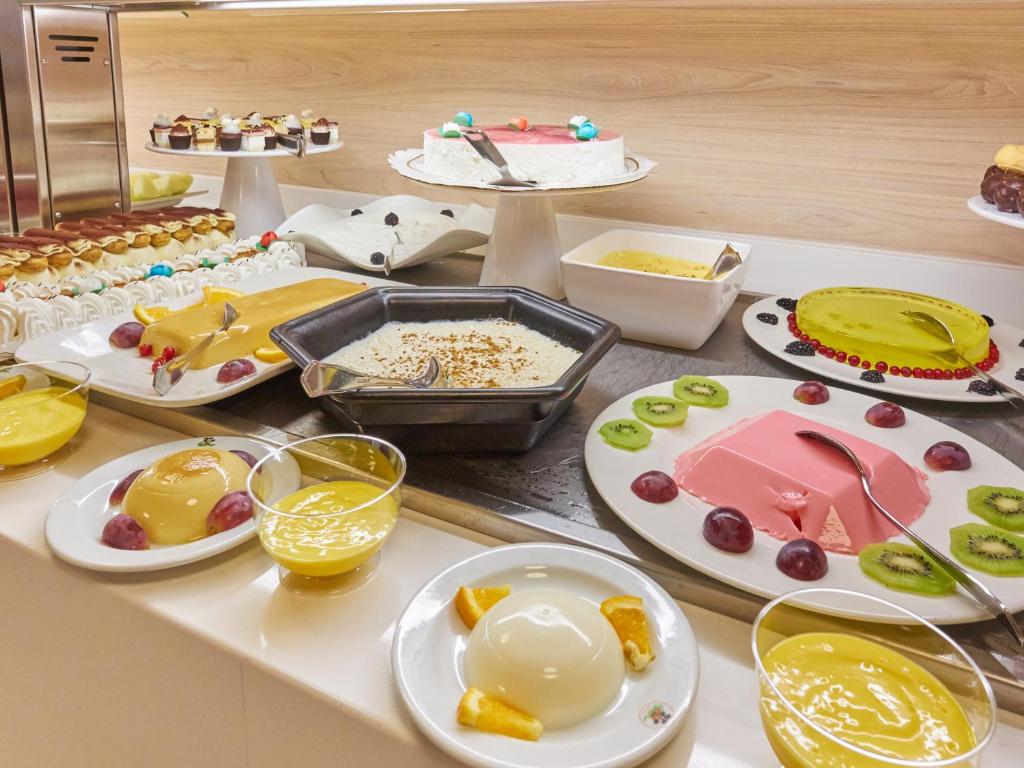 Aparthotel y Hotel Paguera Beach — Restaurant & bars in Peguera, Balearic Islands