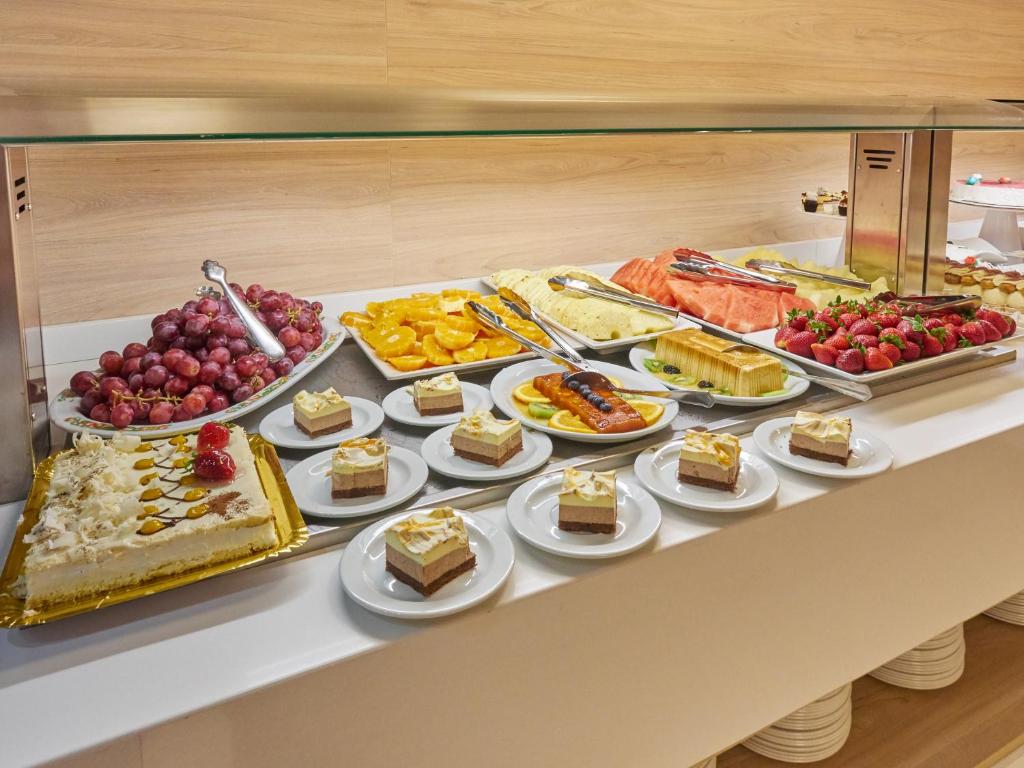 Aparthotel y Hotel Paguera Beach — Restaurant & bars in Peguera, Balearic Islands
