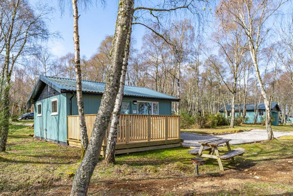 Bracken Lodge 16 with Hot Tub, Belladrum