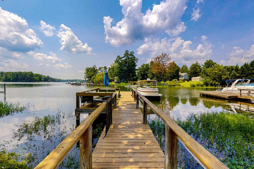 Hotels in Lake Murray Shores, USA price from 105 of Hotels