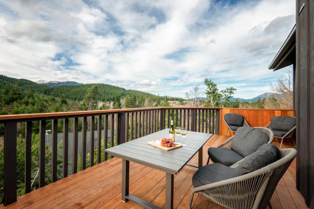 'Love' Hanmer Couples Retreat photo