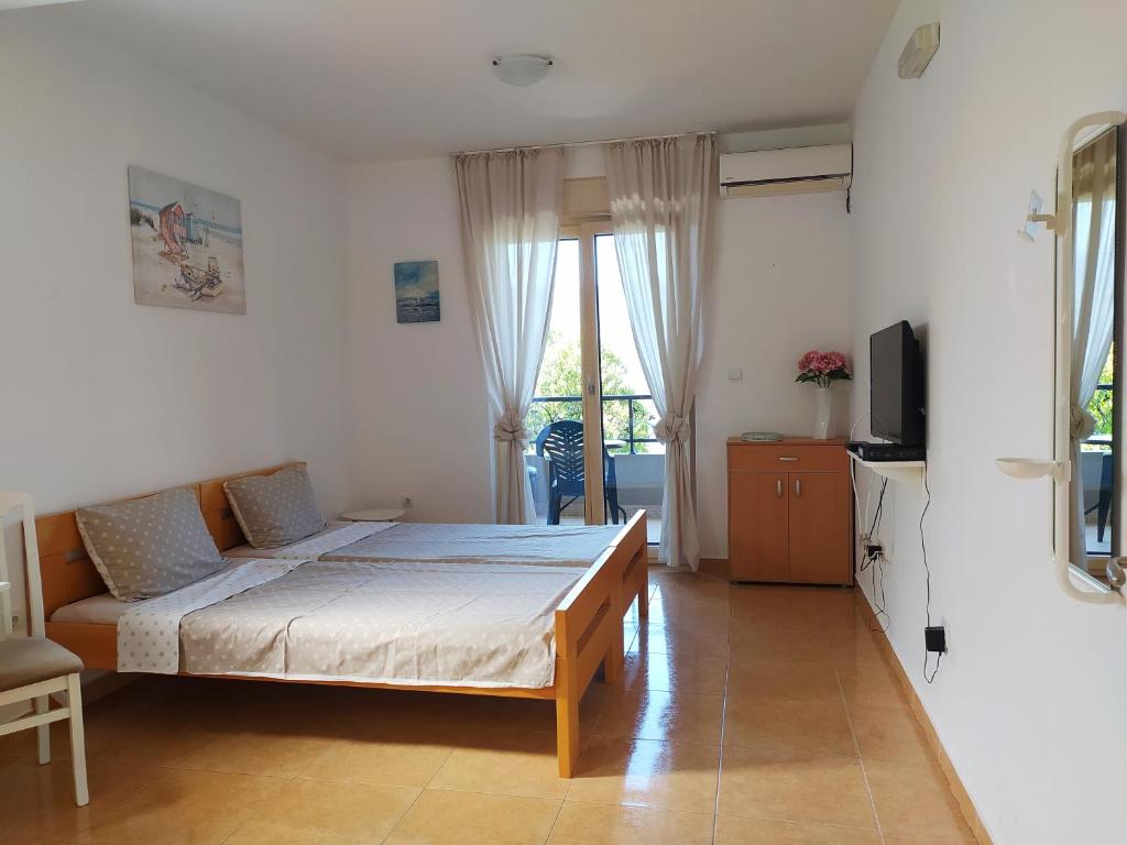 Sunny Bay Apartments photo