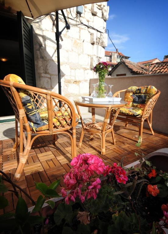 Split Rooms & Apartment Lasta Additional