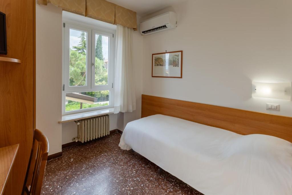 Hotel Roma photo