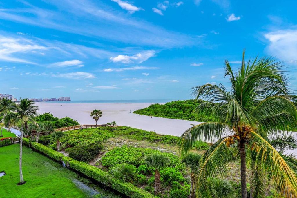 Front unit facing beach with wraparound balcony, Marco Island