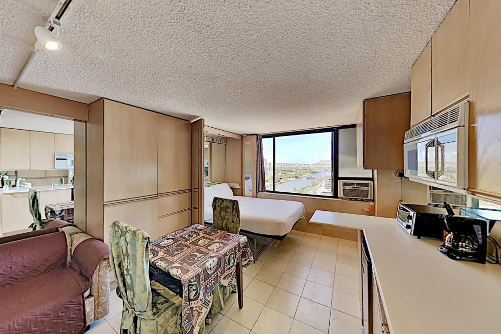 Hawaiian Monarch 1607 condo — Hotel in Honolulu (HI)