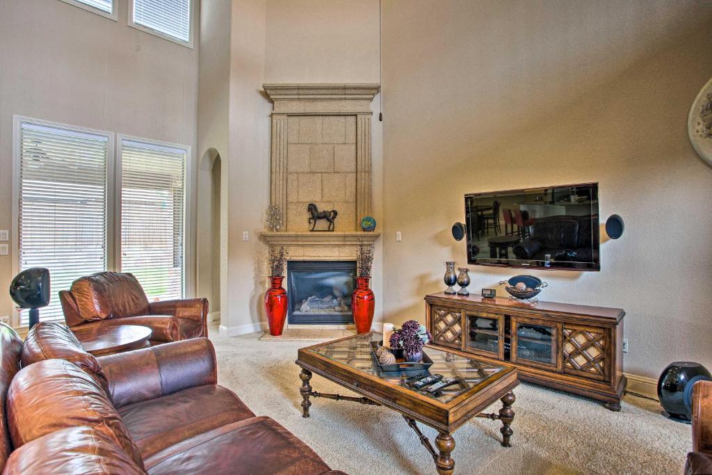 Expansive Texas Home about 4 Mi to Grapevine Lake! photo