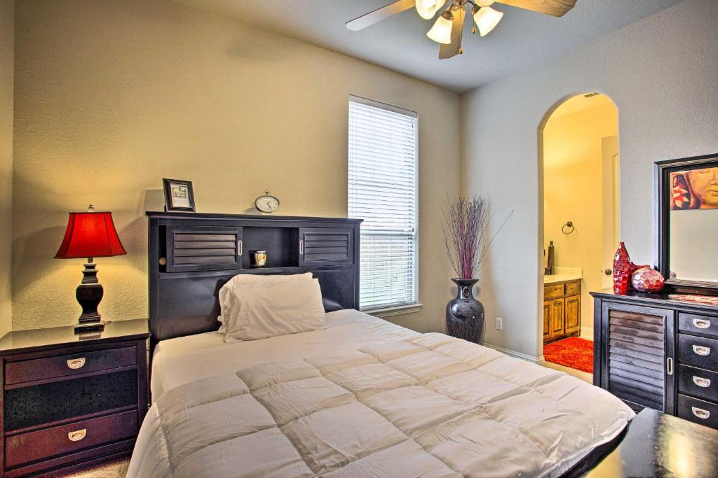 Expansive Texas Home about 4 Mi to Grapevine Lake! photo